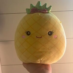 8 inch pineapple squish, mellow